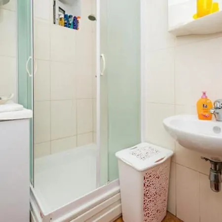 דירה Captain - One Bedroom With Terrace