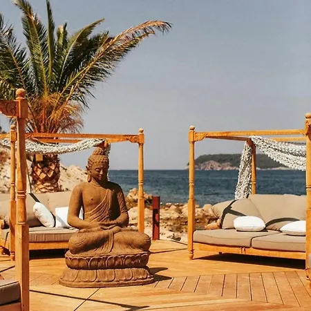 Captain - One Bedroom With Terrace *